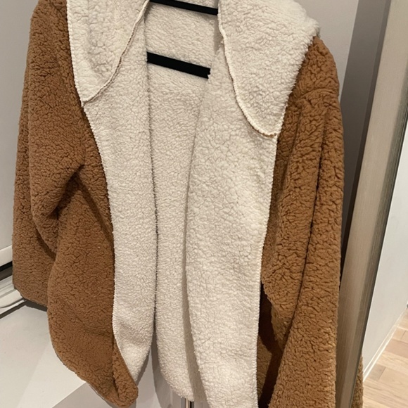 ReachMe Oversized Sherpa Jacket (2 available) - Picture 7 of 8